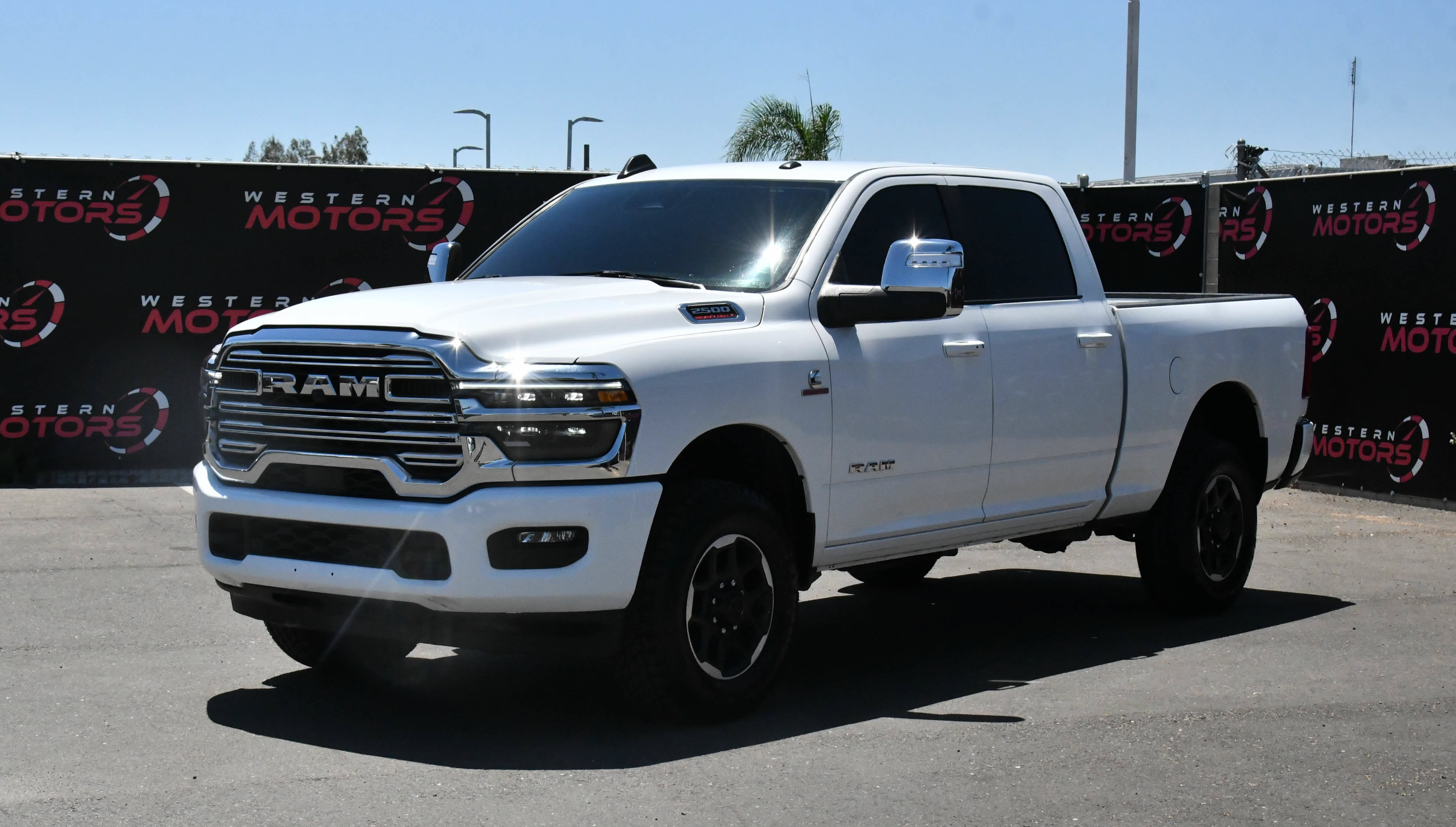 Used 2026 RAM 2500 Laramie AWD/4WD image 3