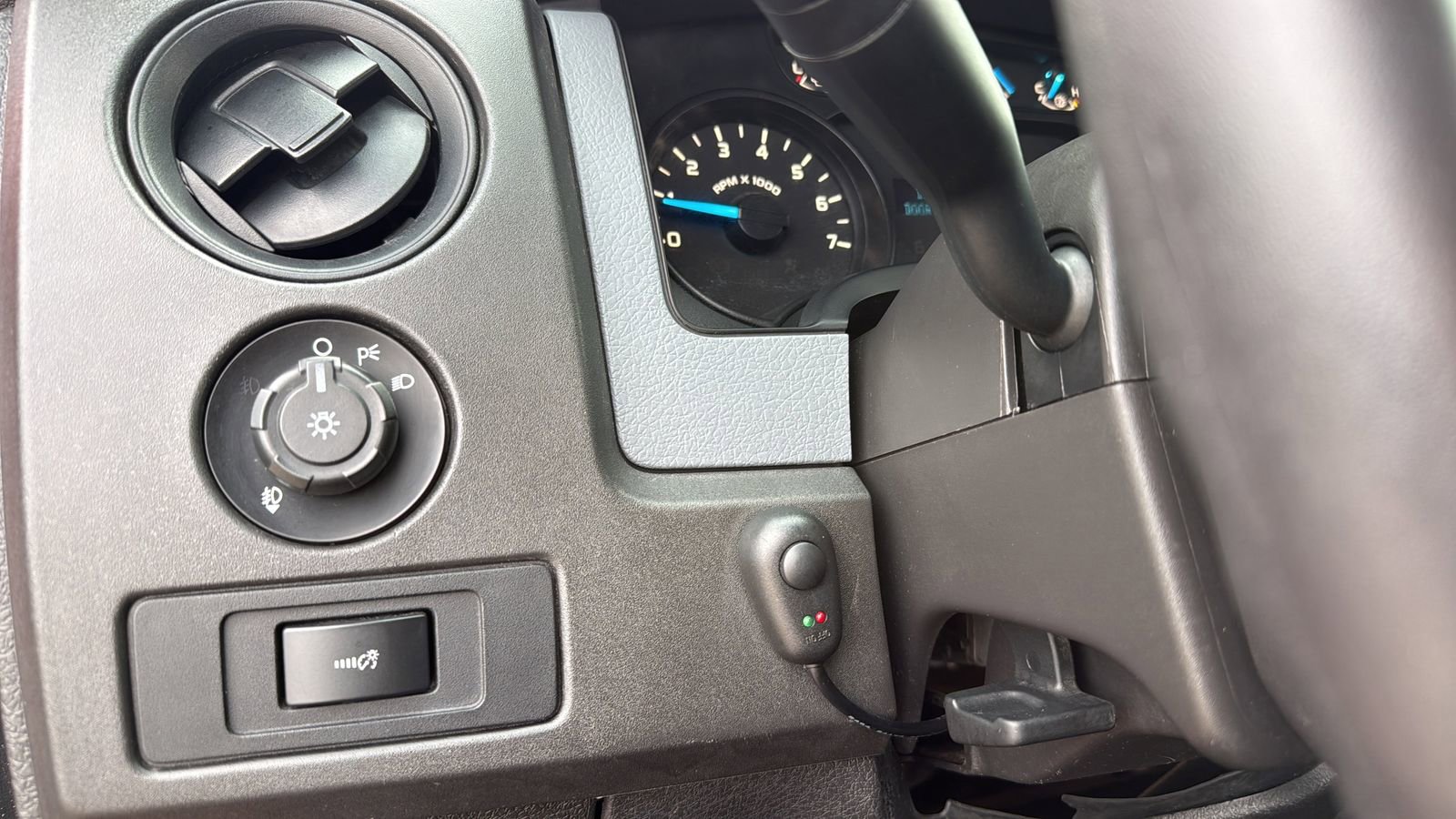 Used 2014 Ford F150 STX w/ Equipment Group 201A Mid AWD/4WD image 10