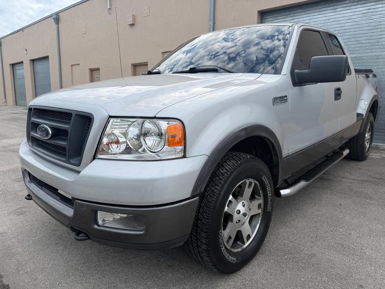 Used 2005 Ford F150 XLT image 11