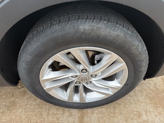 Used 2025 Buick Envista Preferred image 50