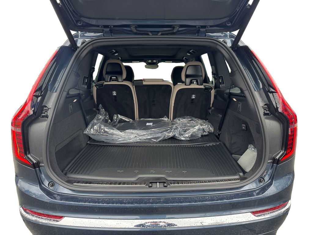 New 2025 Volvo XC90 T8 Core AWD/4WD image 5