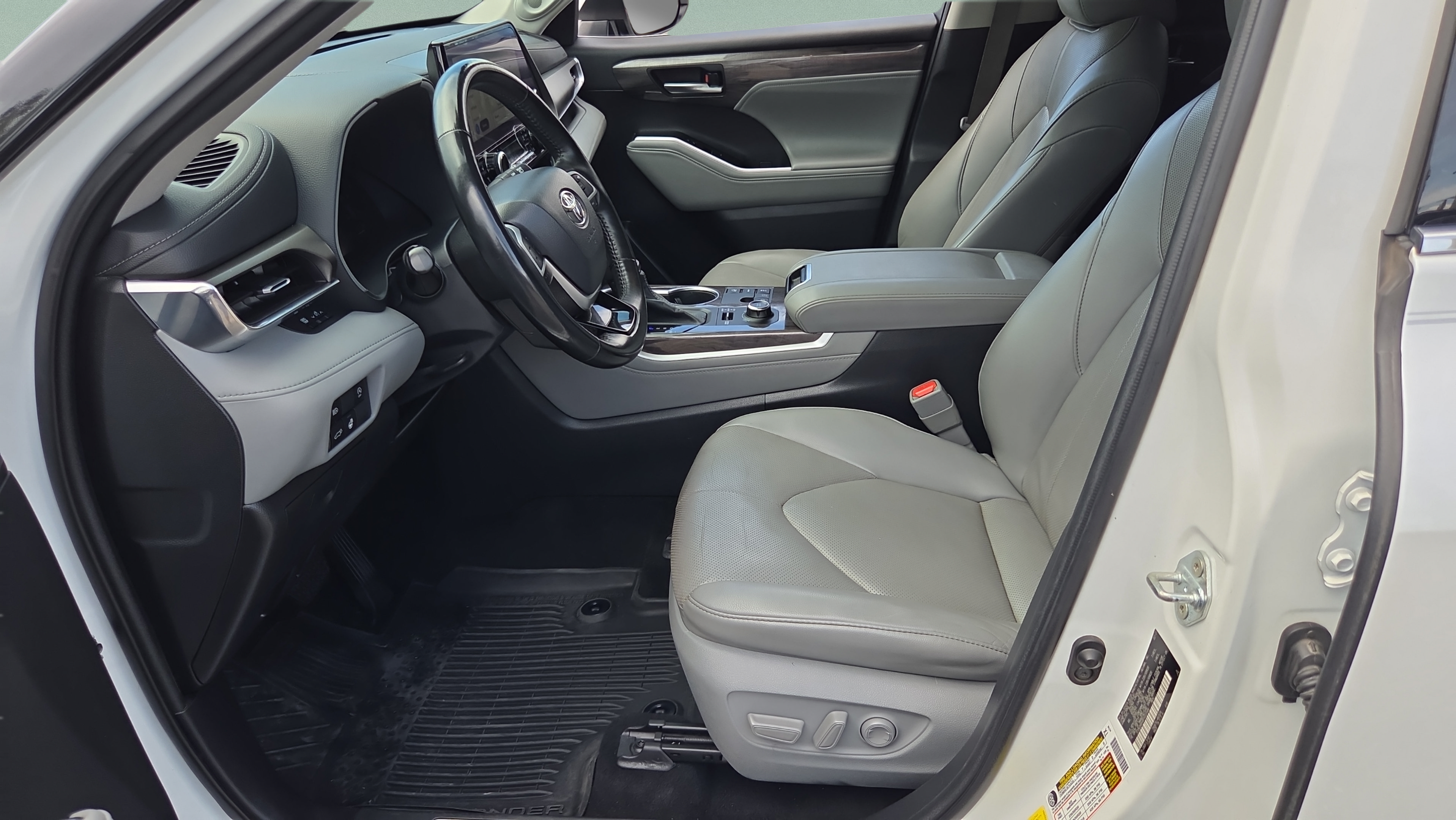 Used 2023 Toyota Highlander Limited AWD/4WD image 9
