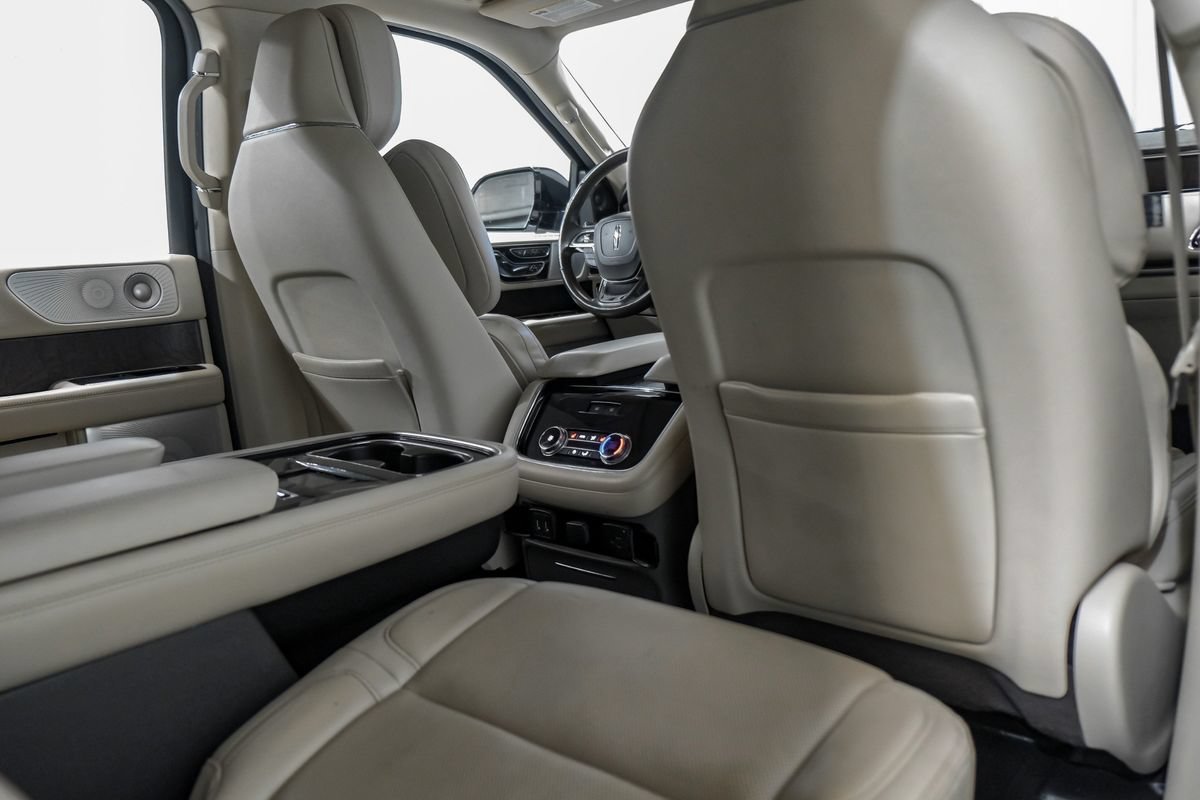 Used 2020 Lincoln Navigator L Reserve w/ Luxury Package RWD image 35