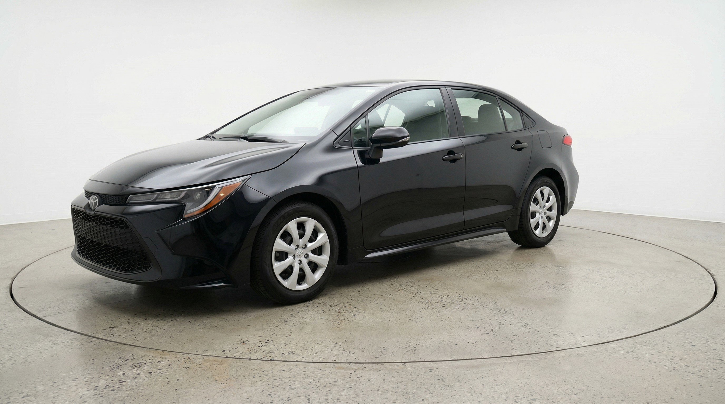 Used 2025 Toyota Corolla LE image 3