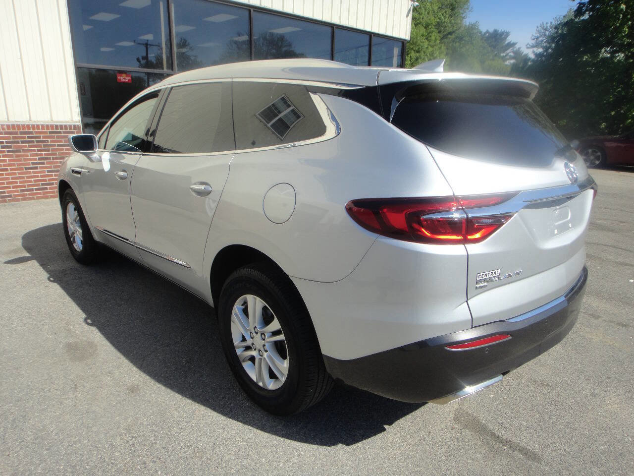 Used 2020 Buick Enclave Essence AWD/4WD image 4