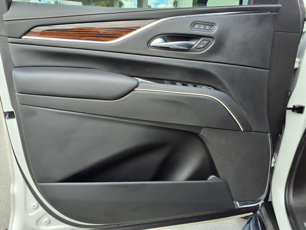 Used 2022 Cadillac Escalade Premium Luxury RWD image 19