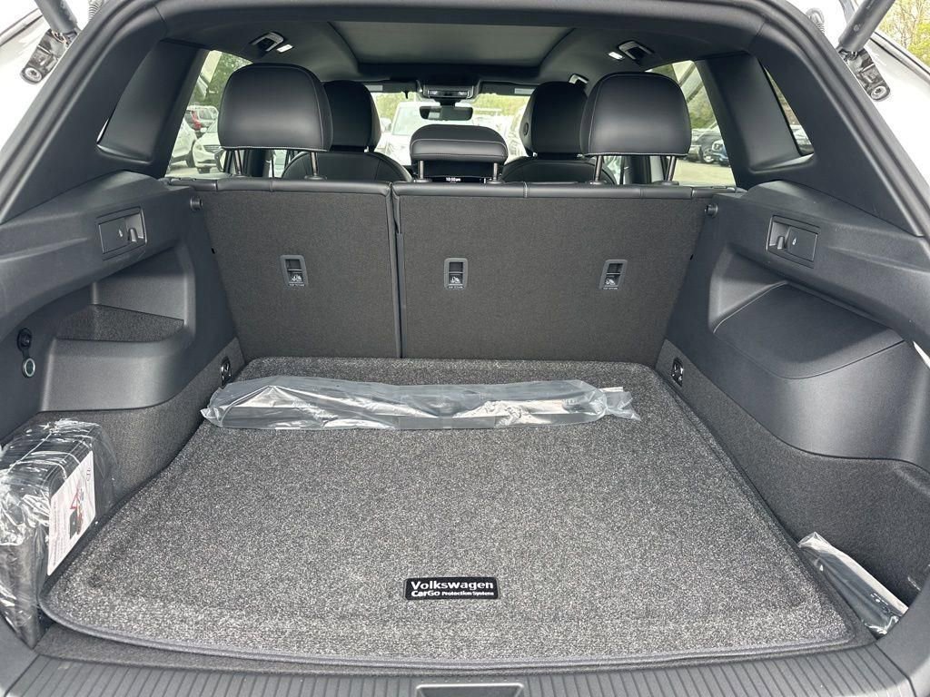 New 2026 Volkswagen Tiguan SE R-Line image 9