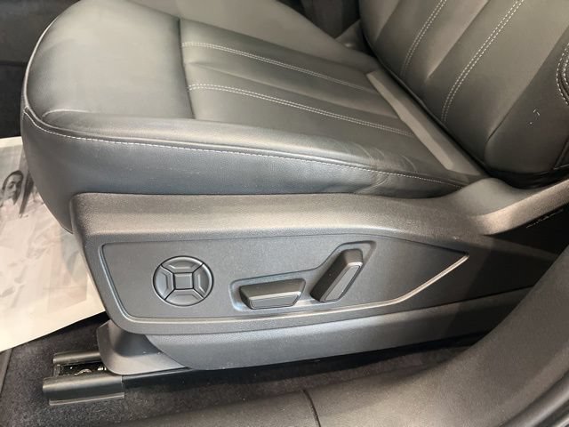 Used 2025 Audi Q5 Premium w/ Convenience Package AWD/4WD image 9