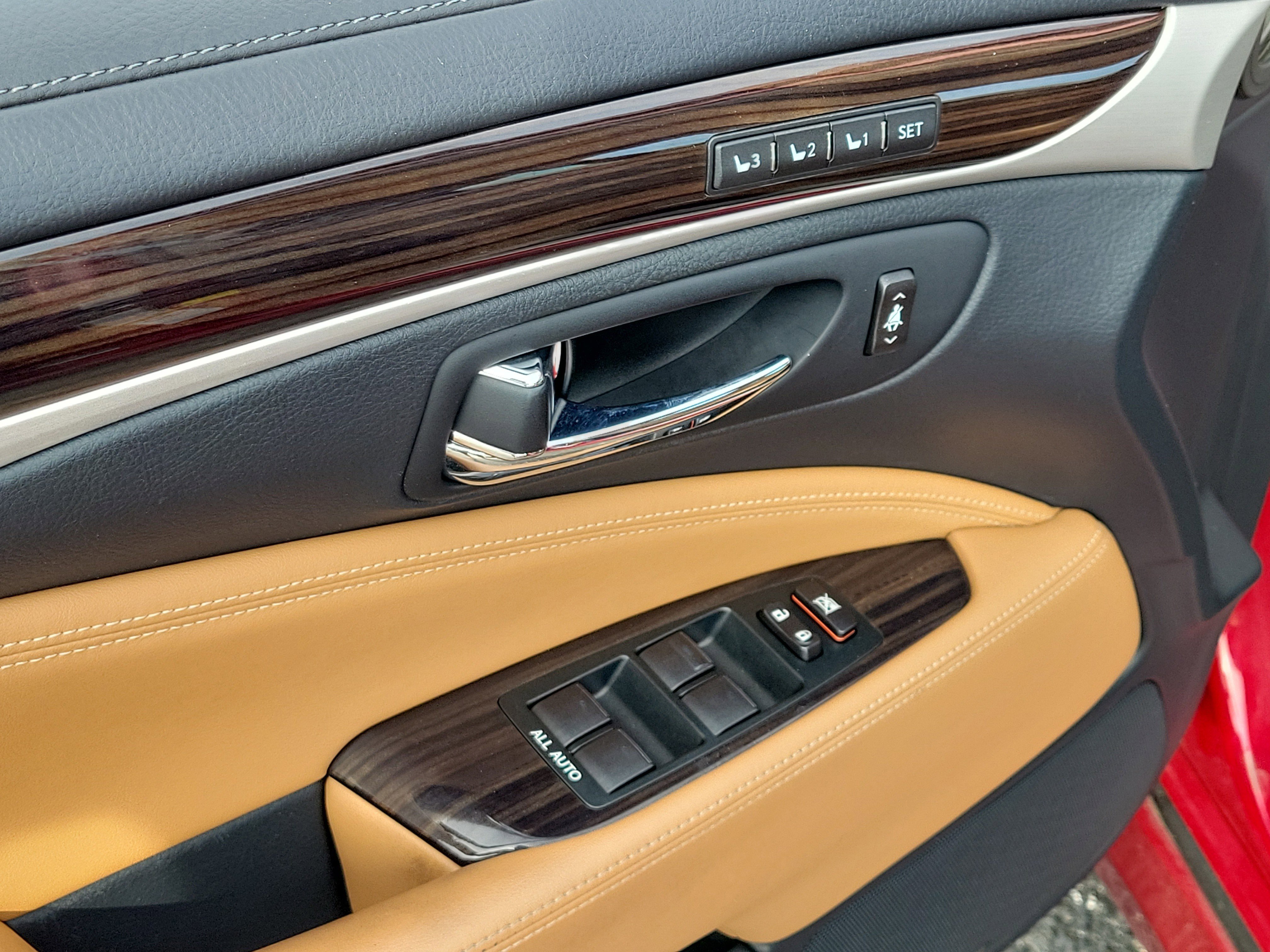 Used 2015 Lexus LS 460 w/ Comfort Package RWD image 21