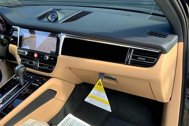 Certified 2026 Porsche Macan AWD/4WD image 22