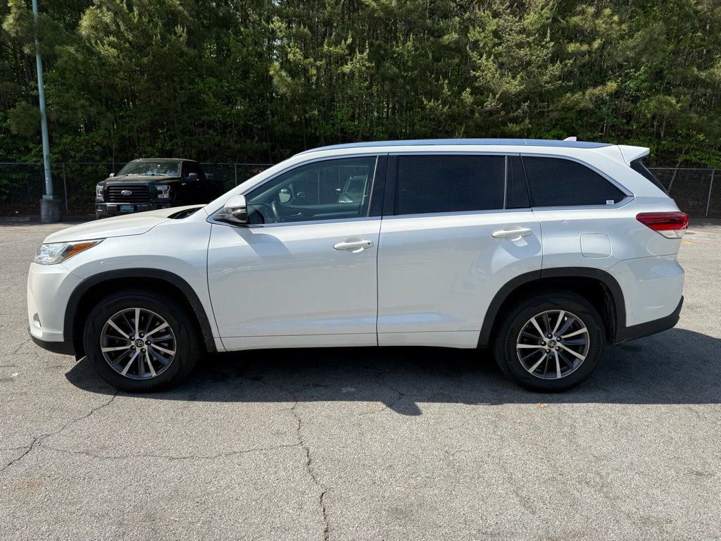 Used 2017 Toyota Highlander XLE FWD image 4