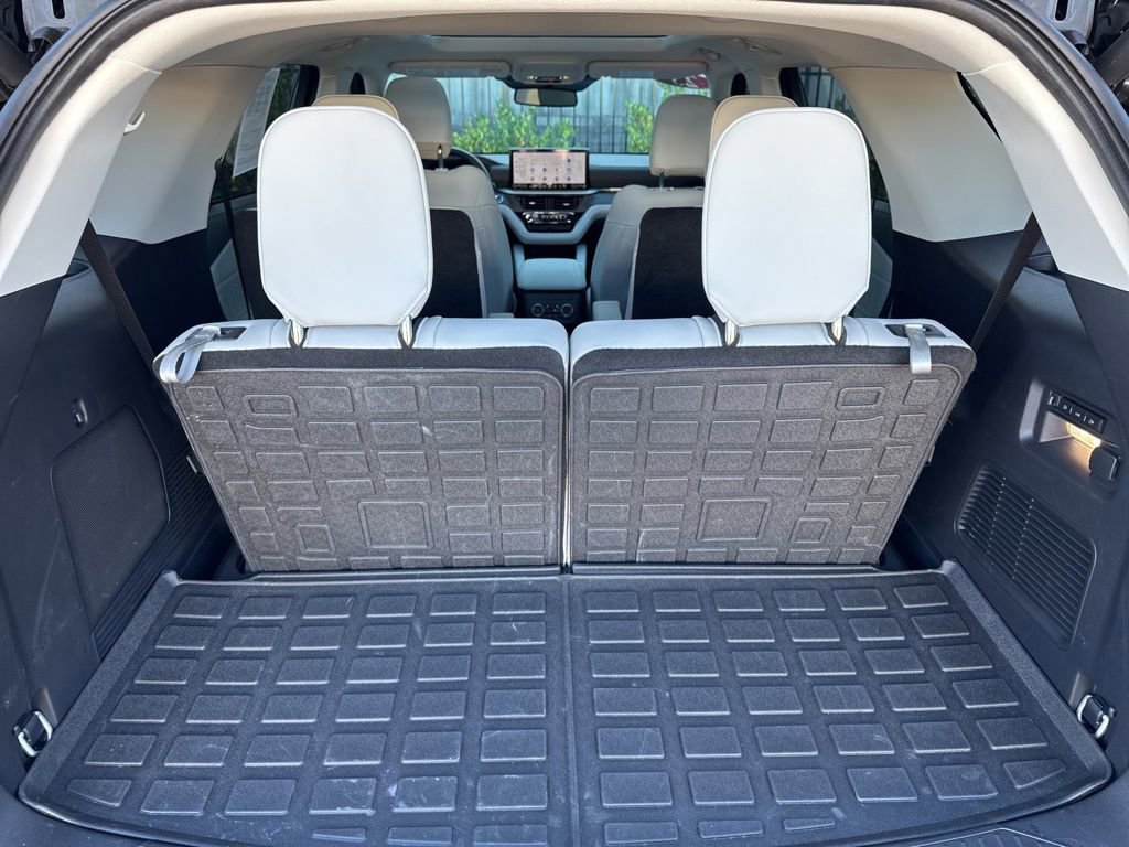 Used 2025 Ford Explorer Platinum w/ Ultimate Package image 19