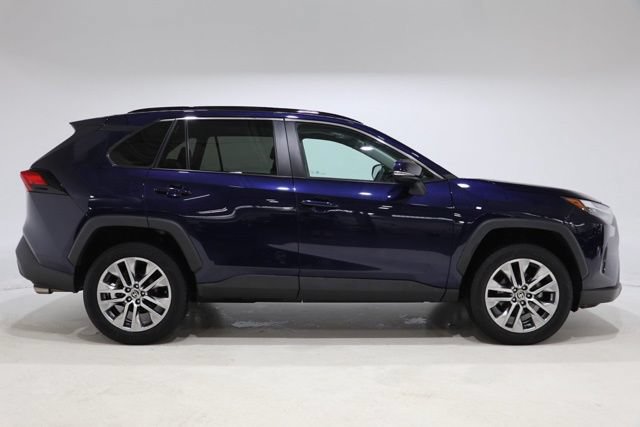 Used 2022 Toyota RAV4 XLE Premium AWD/4WD image 9