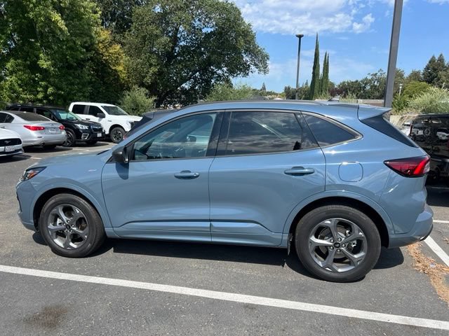 Used 2023 Ford Escape ST-Line w/ Tech Pack #1 AWD/4WD image 13