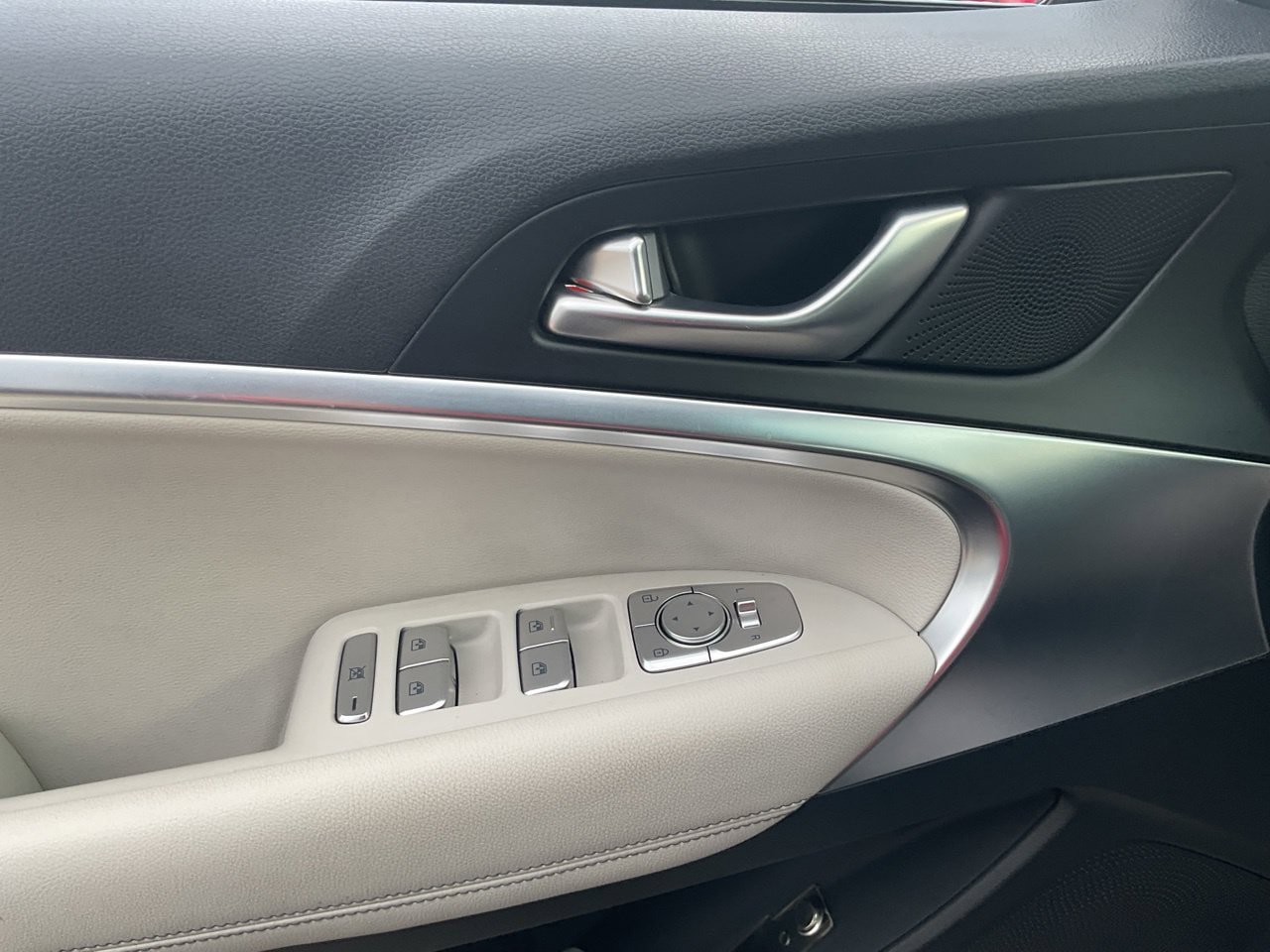 Used 2025 Genesis G70 2.5T RWD image 20