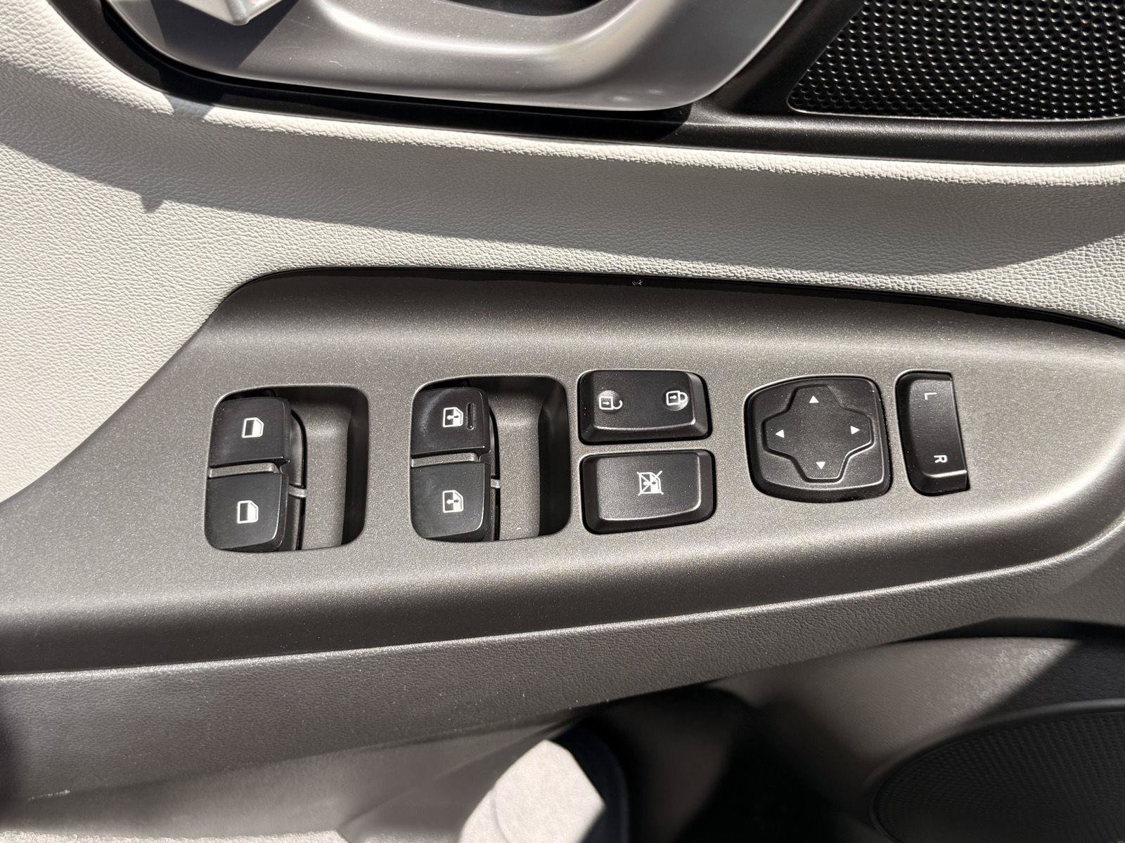 Used 2023 Hyundai Kona Limited AWD/4WD image 13