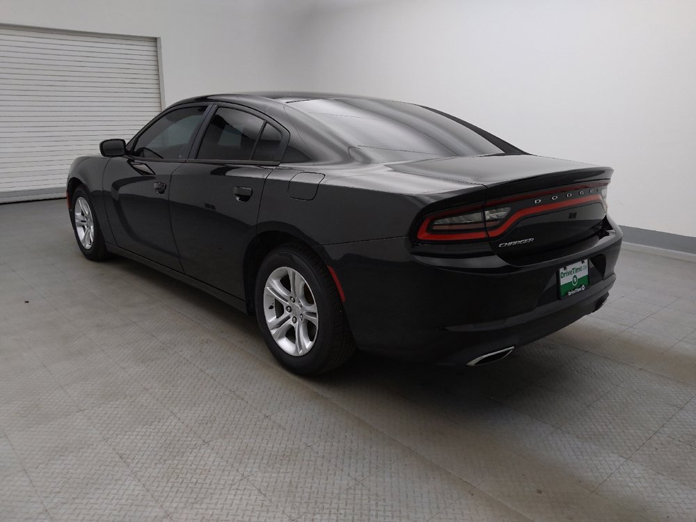 Used 2017 Dodge Charger SE RWD image 5