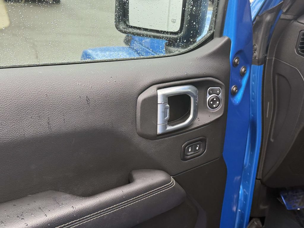 Used 2022 Jeep Wrangler Unlimited Sahara AWD/4WD image 30