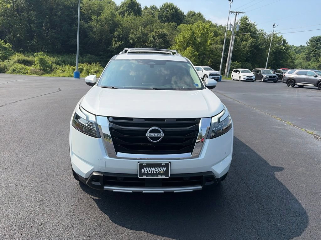Used 2025 Nissan Pathfinder Platinum w/ Cargo Package AWD/4WD image 3