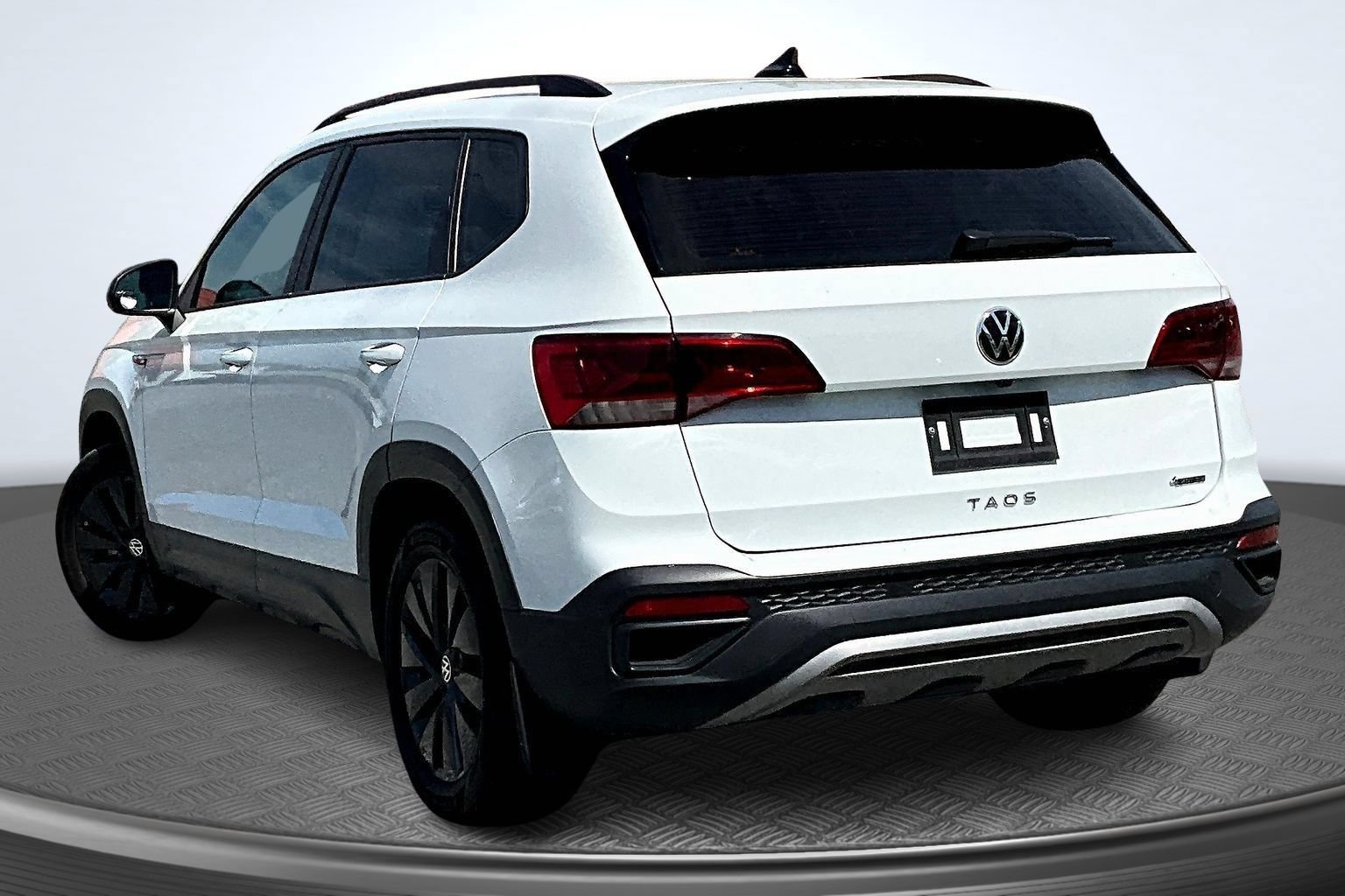 Used 2022 Volkswagen Taos S w/ IQ Drive S Package AWD/4WD image 4