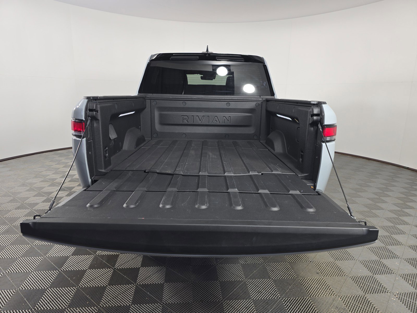 Used 2024 Rivian R1T Adventure AWD/4WD image 15