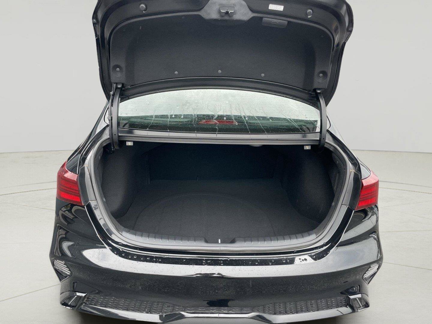 Used 2024 Kia Forte GT-Line w/ GT-Line Premium Package FWD image 9