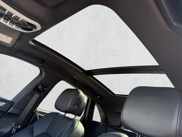 Used 2024 Porsche Macan AWD/4WD image 21