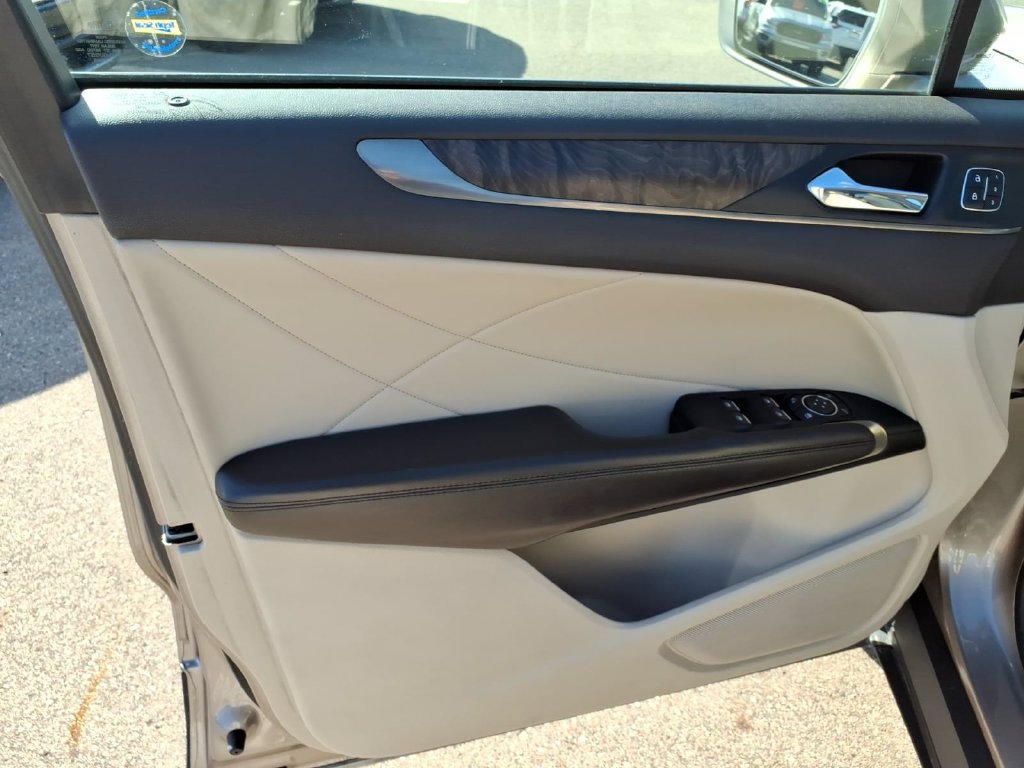 Used 2019 Lincoln MKC Reserve FWD image 11