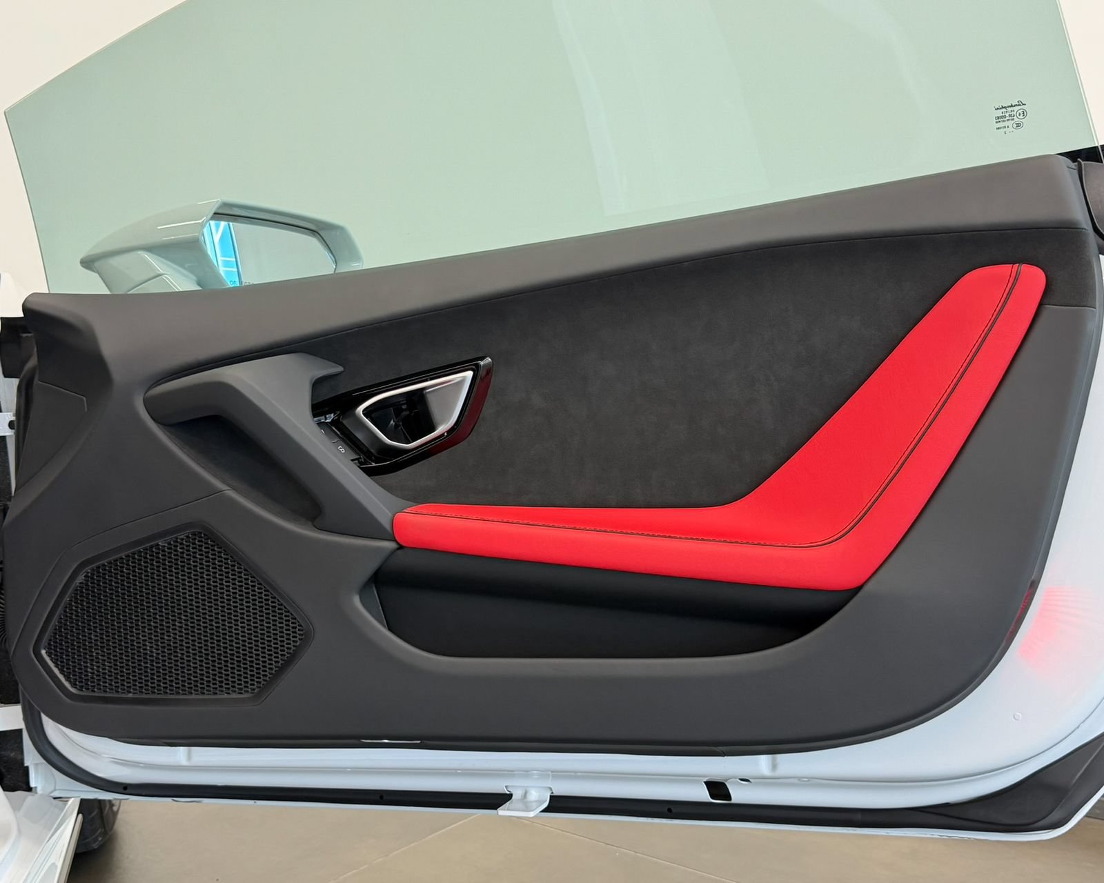 Used 2022 Lamborghini Huracan EVO RWD image 33