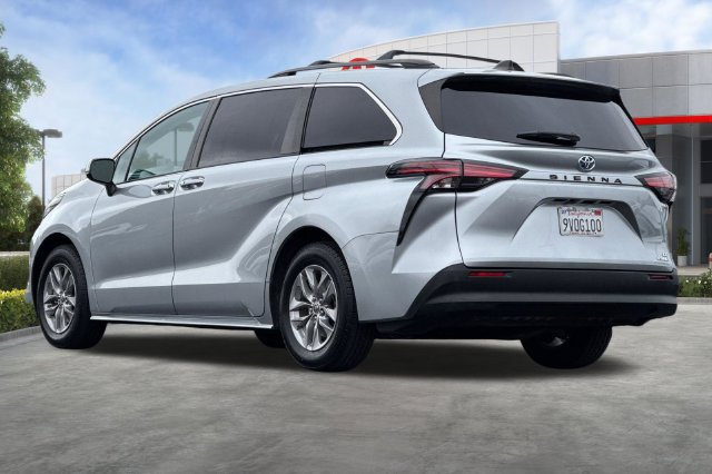 Certified 2022 Toyota Sienna LE FWD image 7