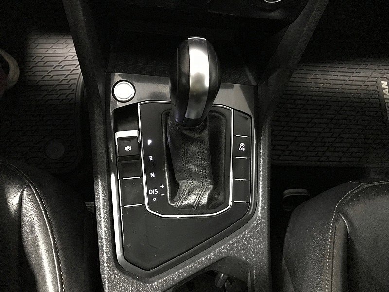 Used 2020 Volkswagen Tiguan SE w/ Panoramic Sunroof Package image 30