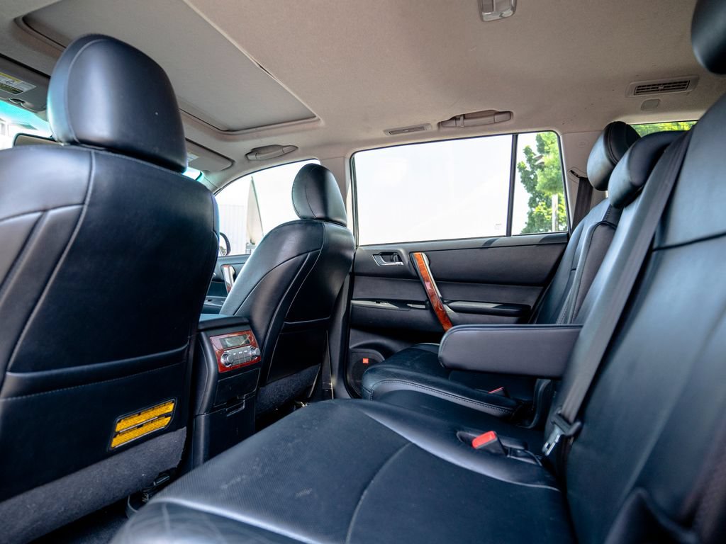 Used 2012 Toyota Highlander Limited w/ Tow Pkg AWD/4WD image 38