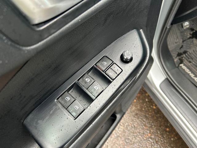 Used 2019 Toyota Highlander XLE image 11