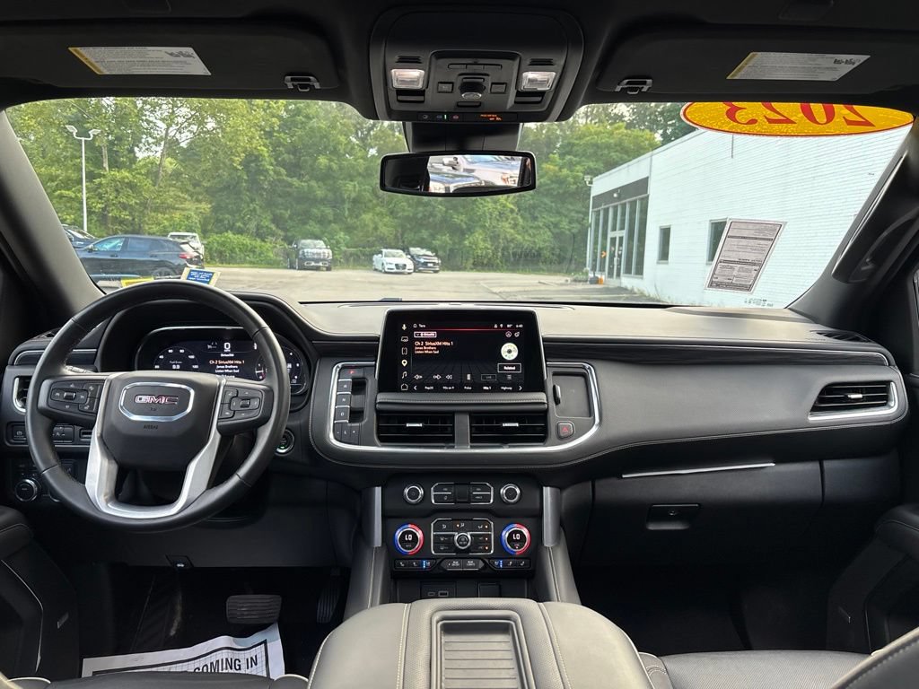 Used 2023 GMC Yukon SLT w/ SLT Luxury Package AWD/4WD image 13