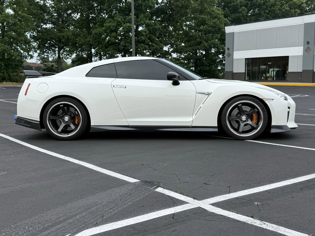 Used 2017 Nissan GT-R Premium w/ Premium Interior Package AWD/4WD image 7