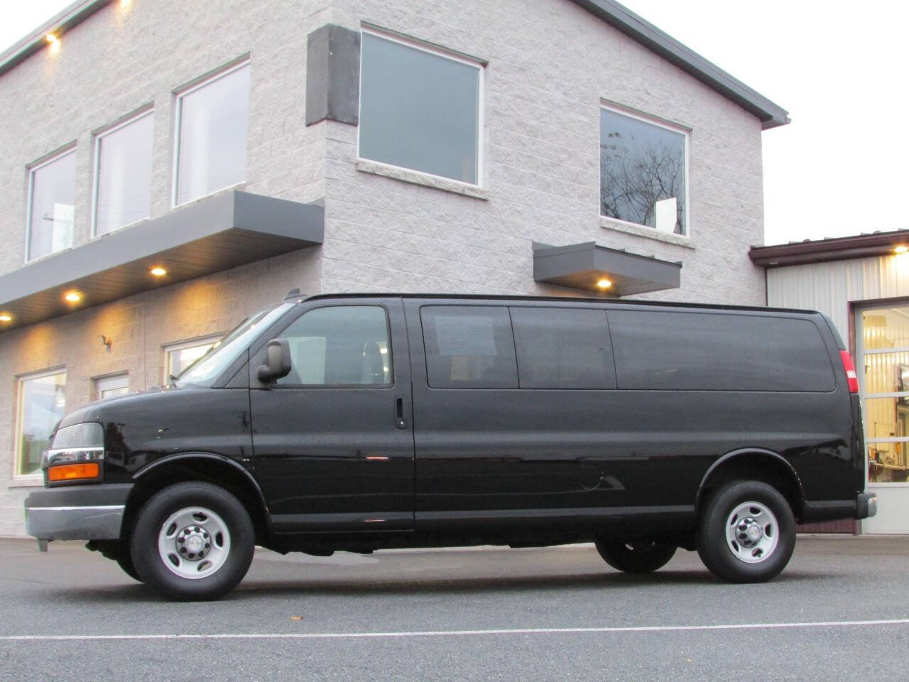Used 2016 Chevrolet Express 3500 LT w/ LT Preferred Equipment Group RWD image 2