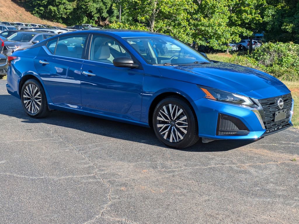 Used 2025 Nissan Altima 2.5 SV FWD image 8