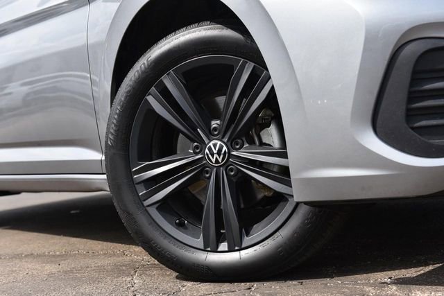 Used 2022 Volkswagen Jetta SE image 3