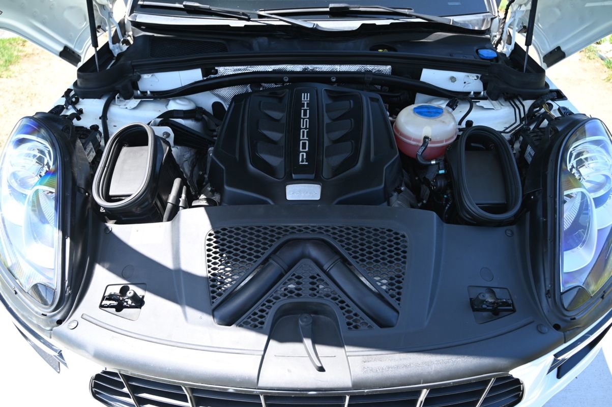 Used 2018 Porsche Macan S image 14
