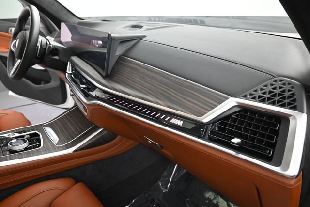 Used 2025 BMW X7 M60i AWD/4WD image 29