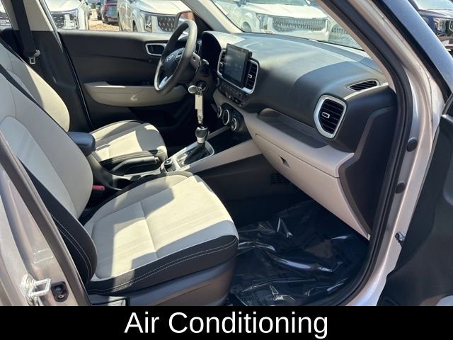 Used 2020 Hyundai Venue SEL image 5