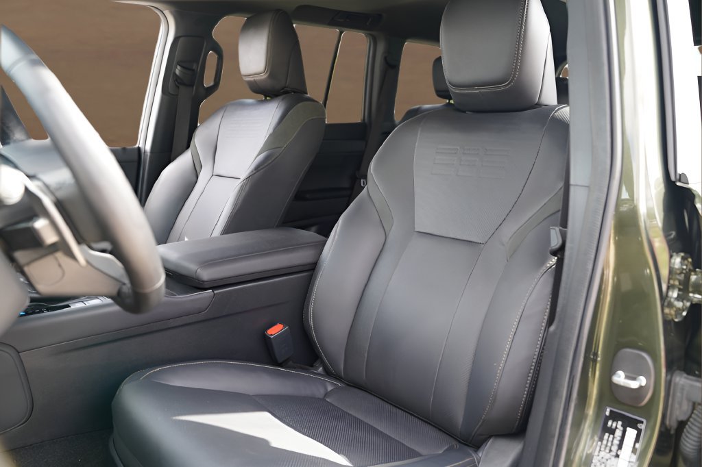 Used 2024 Lexus GX 550 AWD/4WD image 9