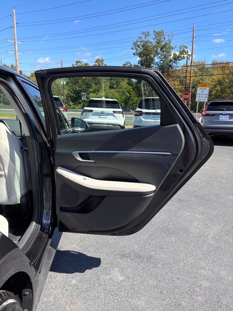 Used 2023 Hyundai Sonata SE w/ Cargo Package FWD image 20