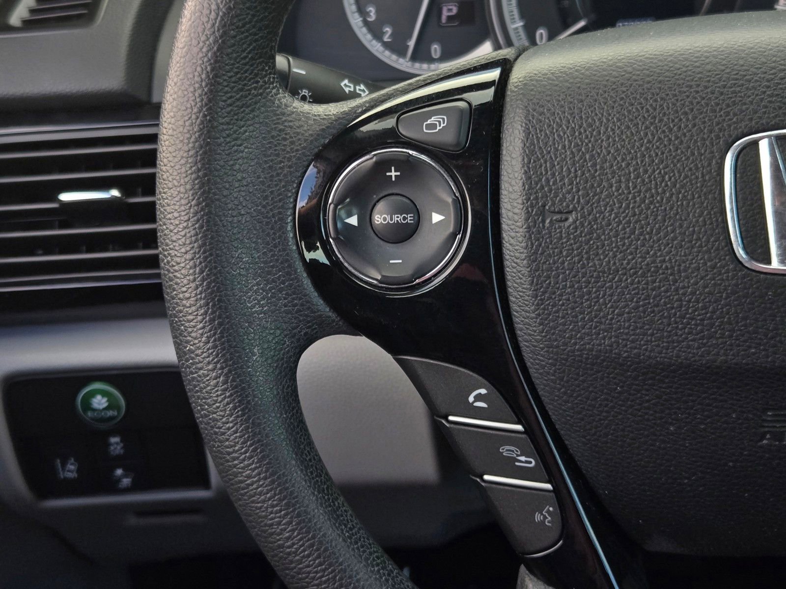 Used 2016 Honda Accord LX image 17