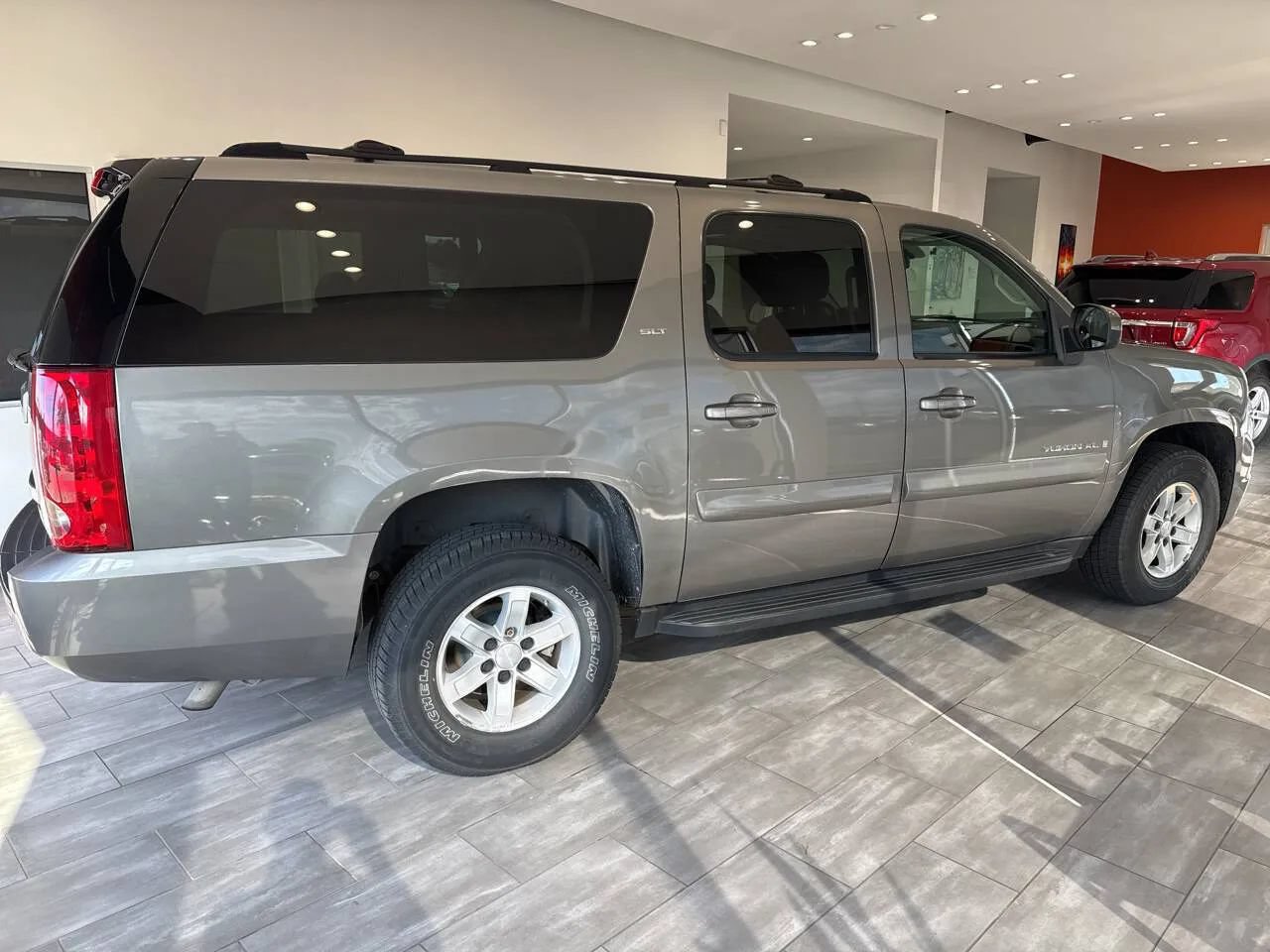 Used 2007 GMC Yukon XL SLT w/ SLT Preferred Equipment Group AWD/4WD image 8