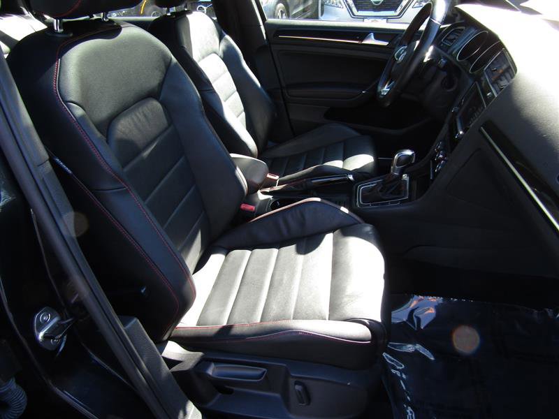Used 2017 Volkswagen GTI SE image 31