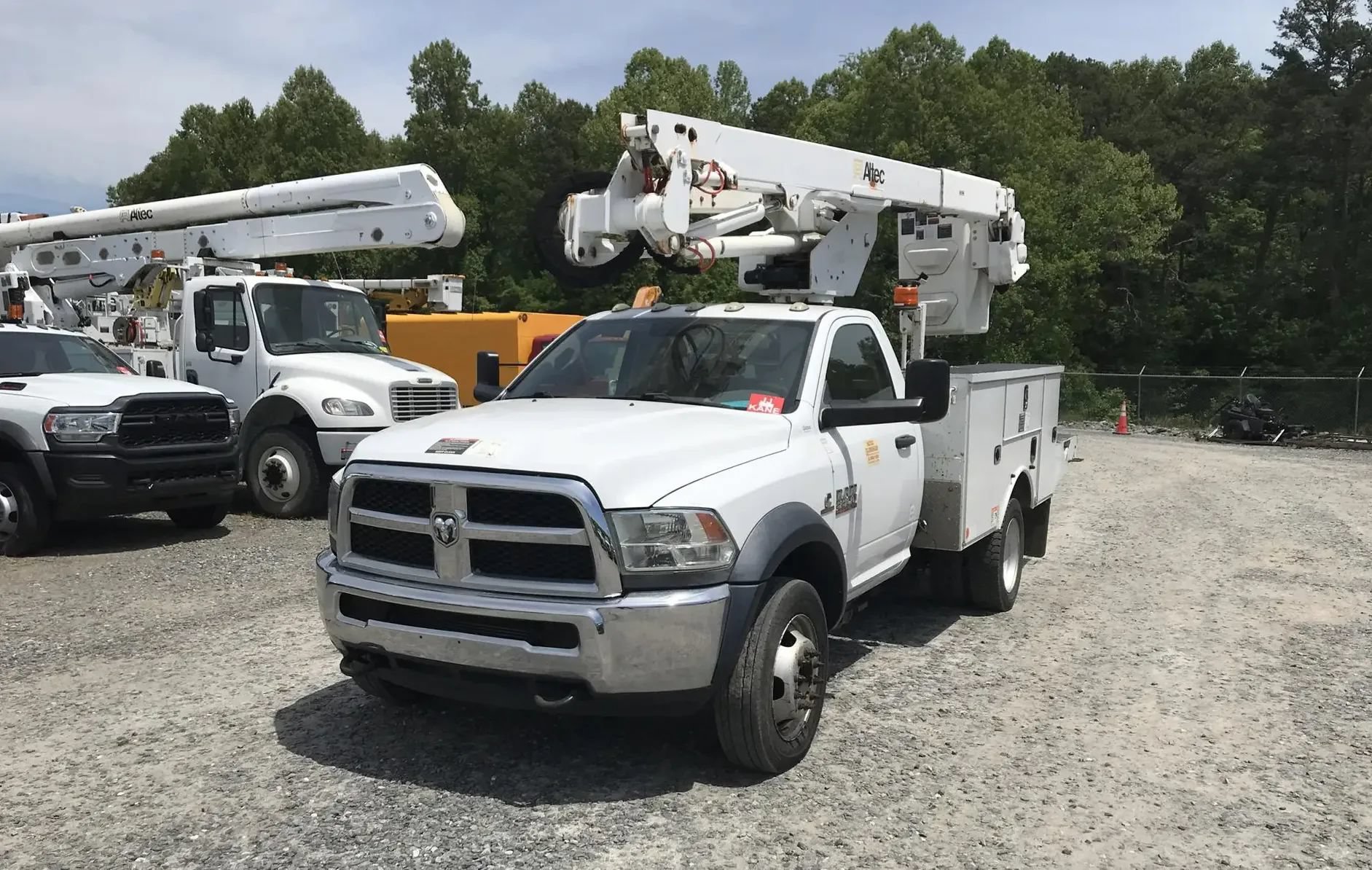 Used 2016 RAM 5500 Tradesman w/ Ambulance Prep Group RWD image 2