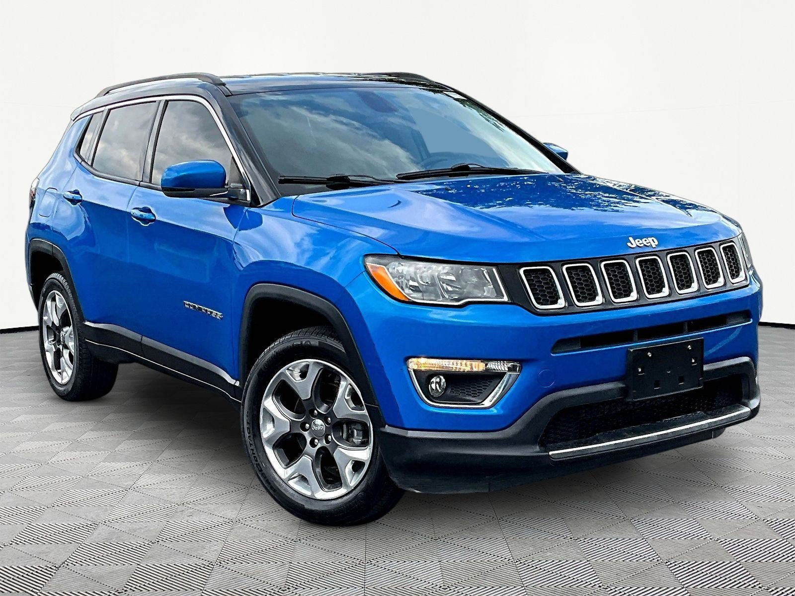 Used 2019 Jeep Compass Limited AWD/4WD image 3