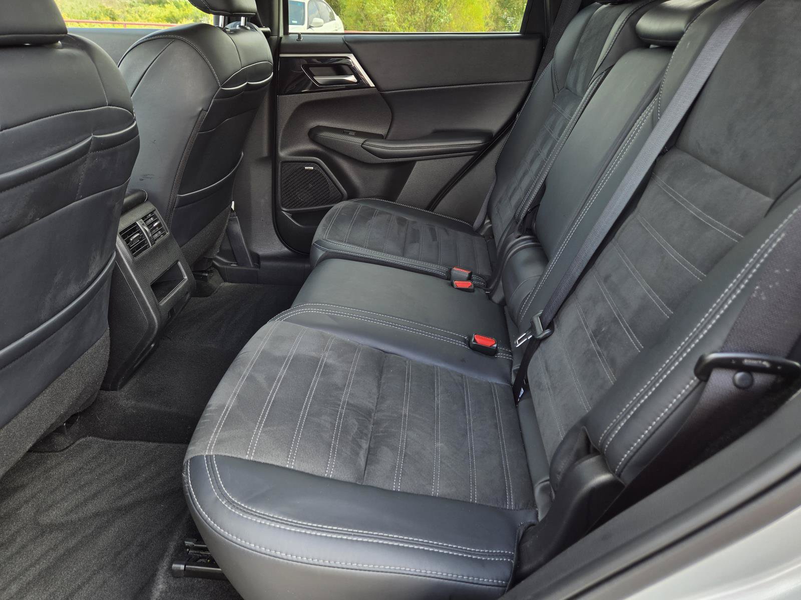 Used 2025 Mitsubishi Outlander SE AWD/4WD image 31