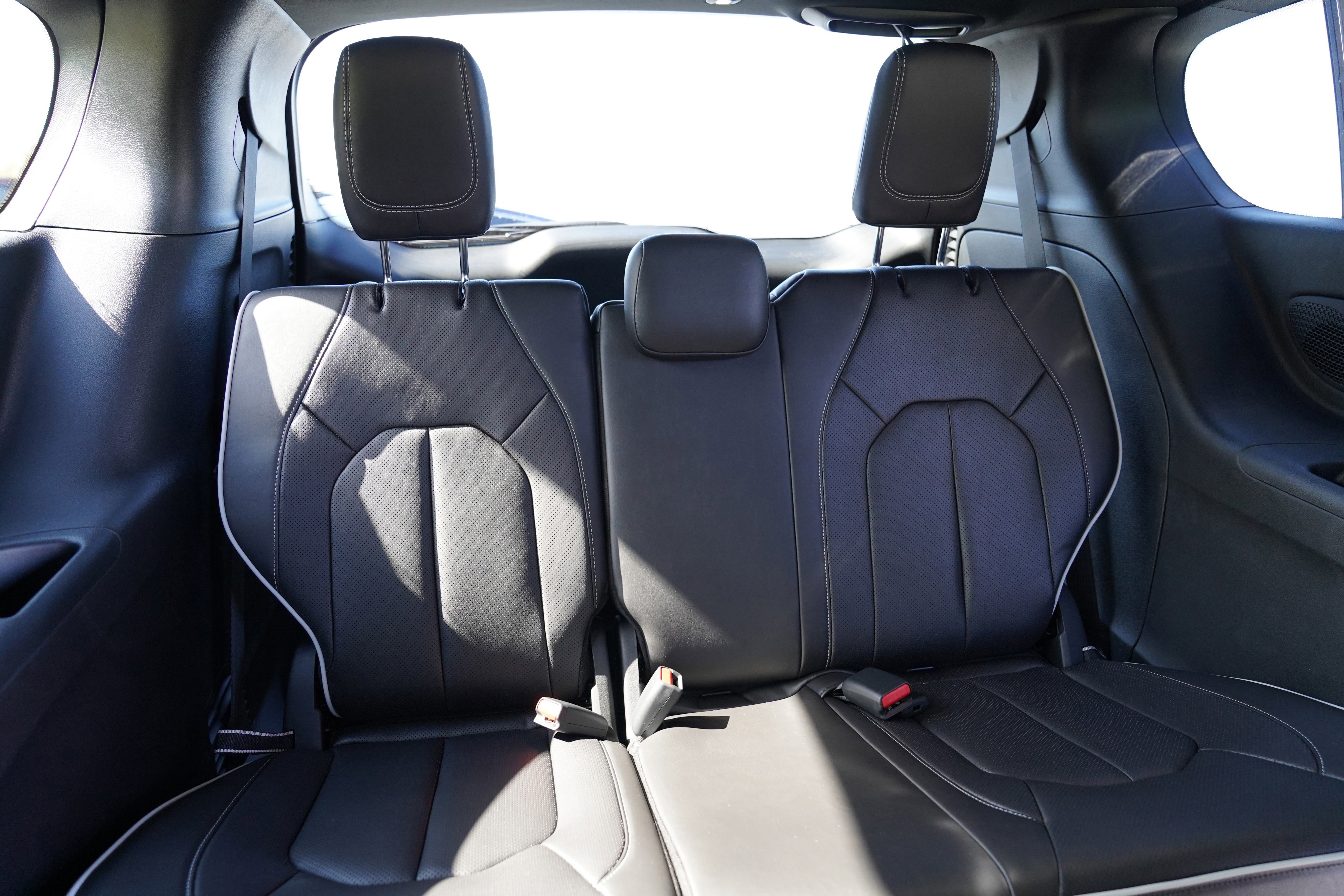 New 2026 Chrysler Pacifica Limited image 7